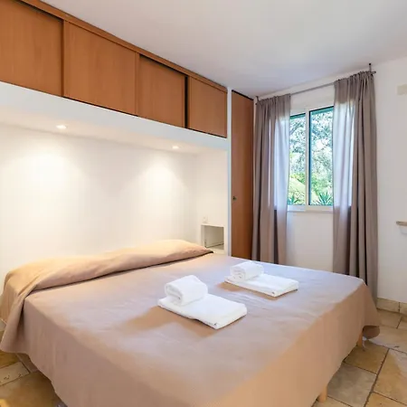 Domaine De Caranella 3*